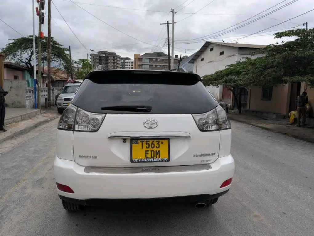 Toyota Harrier 2005 (EDM) thumbnail 4