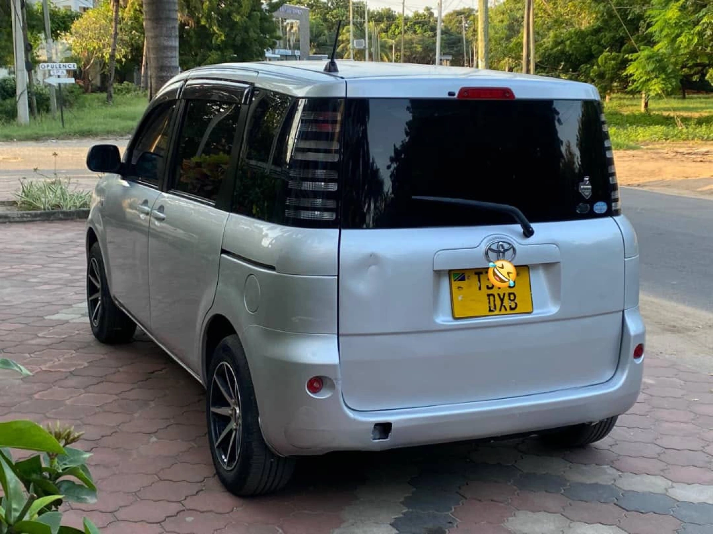 Toyota Sienta DXB REG 2004 Minivan thumbnail 4