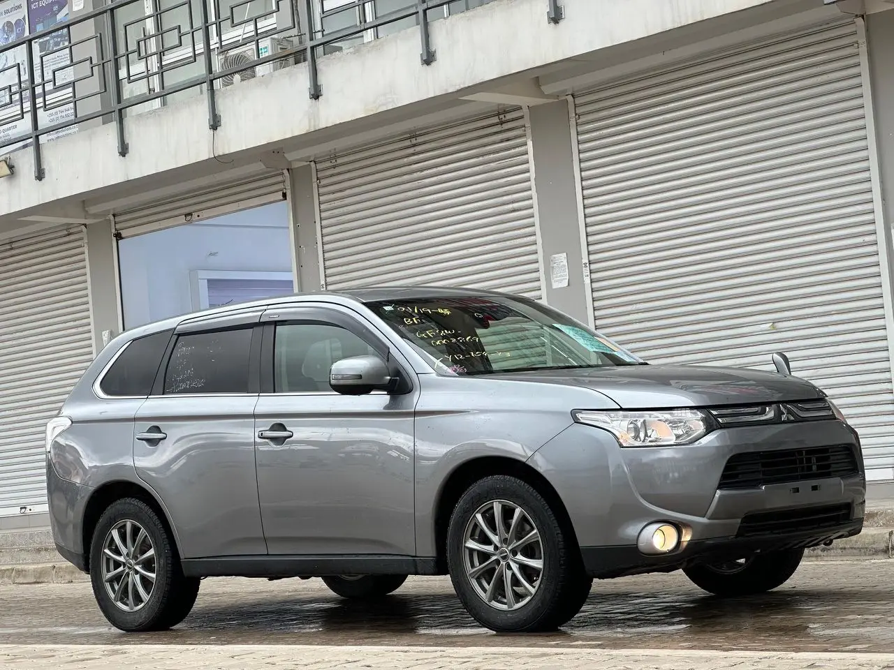 2012 Gray Mitsubishi Outlander Full Options thumbnail 2