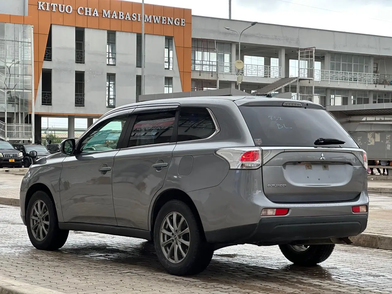 2012 Gray Mitsubishi Outlander Full Options thumbnail 4