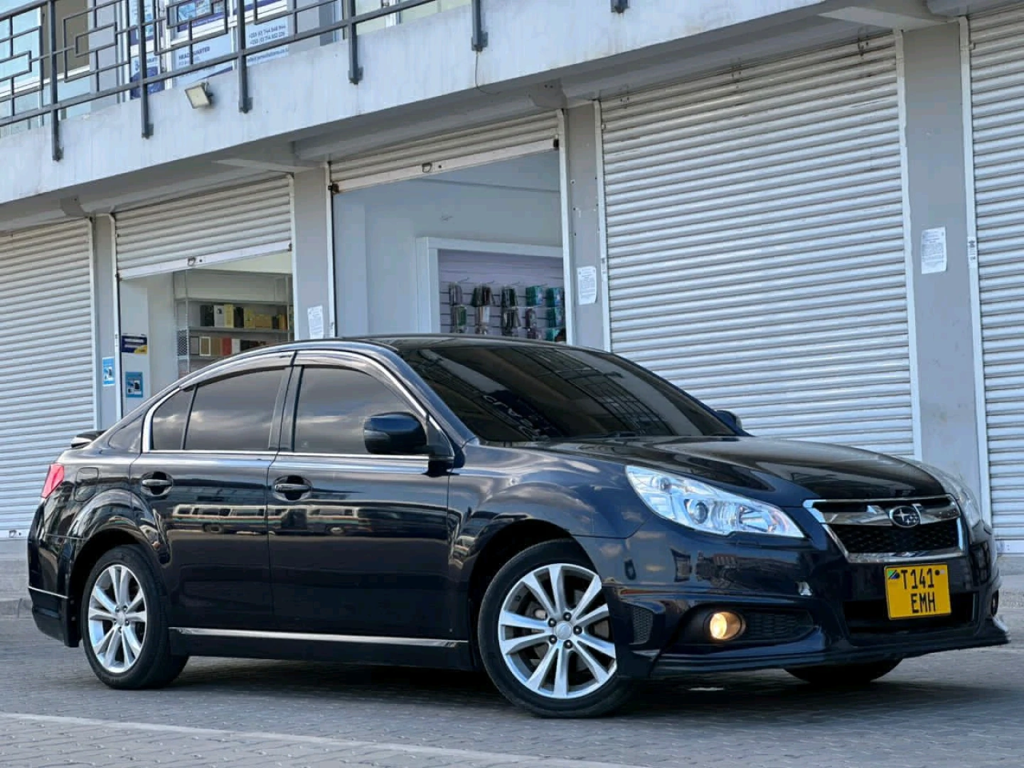 Black 2012 Subaru Legacy Sedan 2490cc (Reg EMH) thumbnail 4