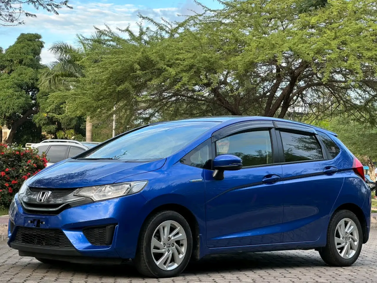 2013 Honda Fit Hybrid thumbnail 2