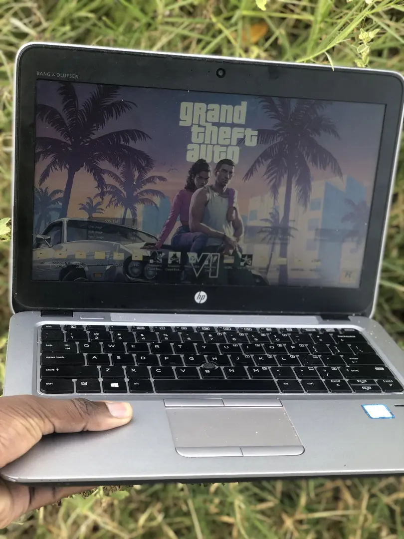 HP EliteBook 820 G3 Core i5 8GB RAM 500GB HDD