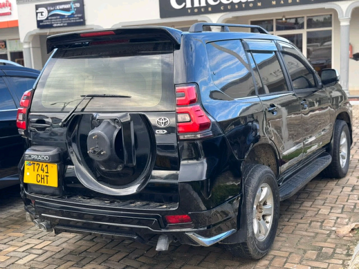 Toyota Prado 120 Upgraded to 150 (Black, Diesel) thumbnail 3