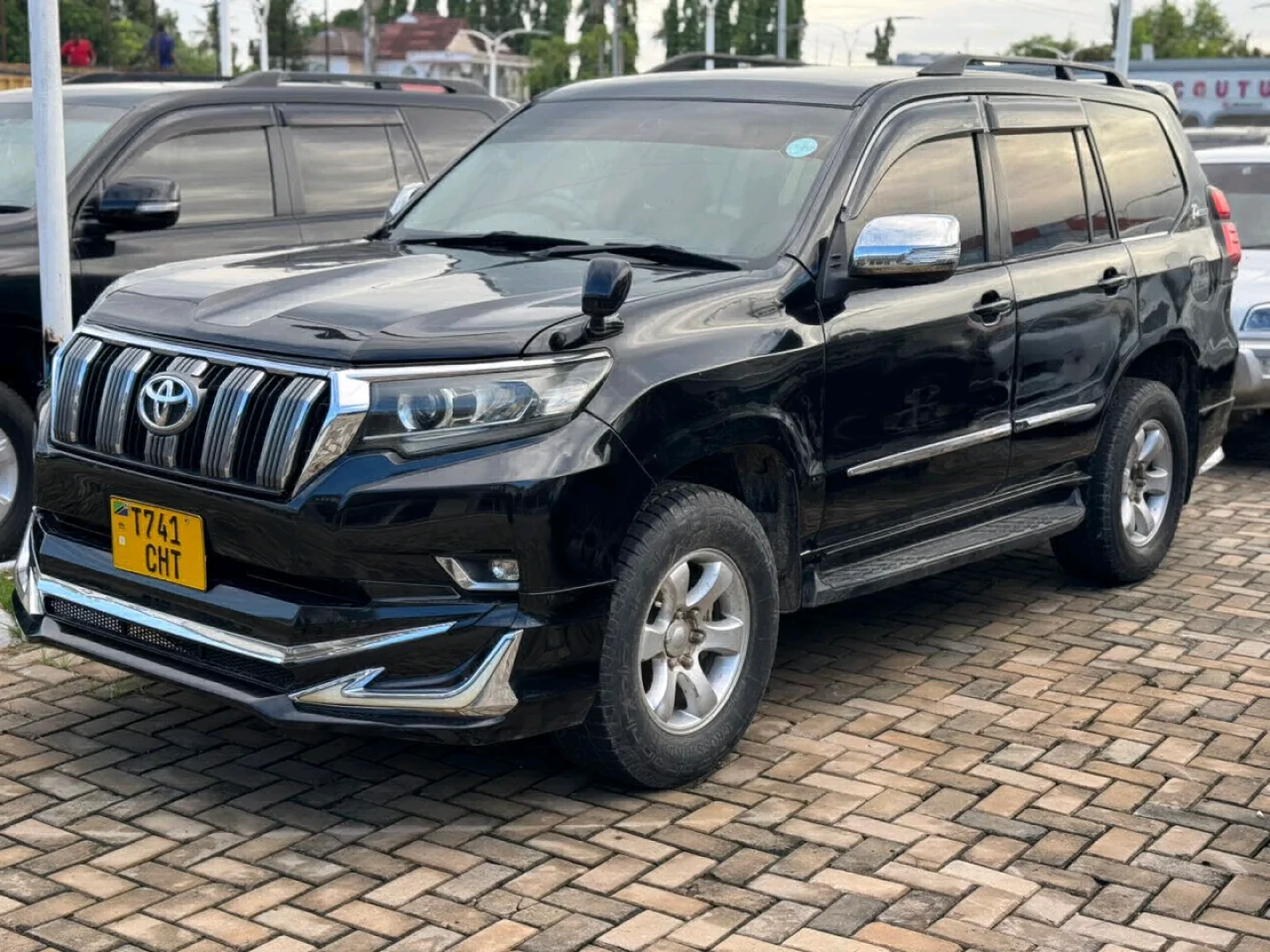 Toyota Prado 120 Upgraded to 150 (Black, Diesel) thumbnail 5