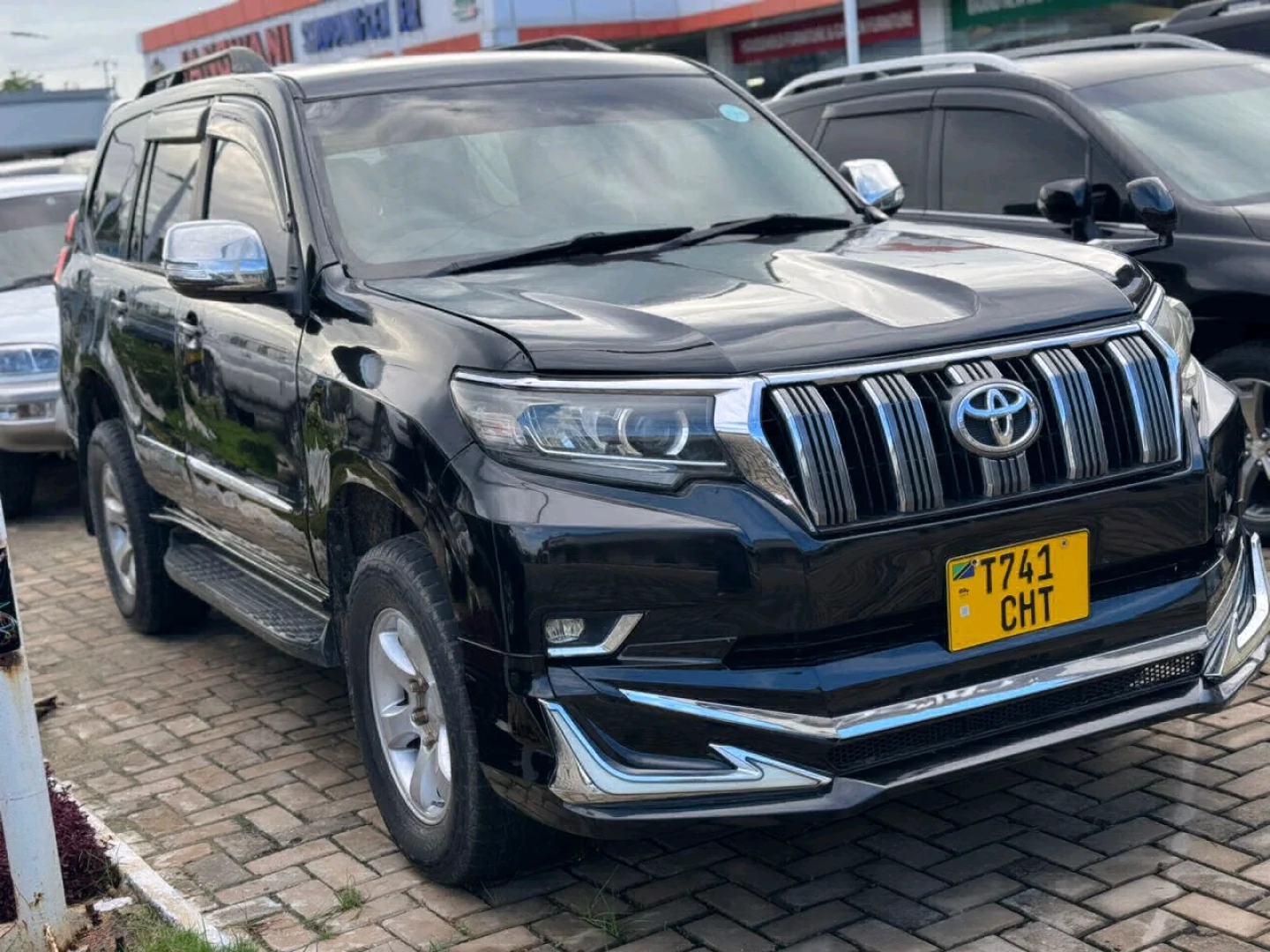 Toyota Prado 120 Upgraded to 150 (Black, Diesel) thumbnail 6