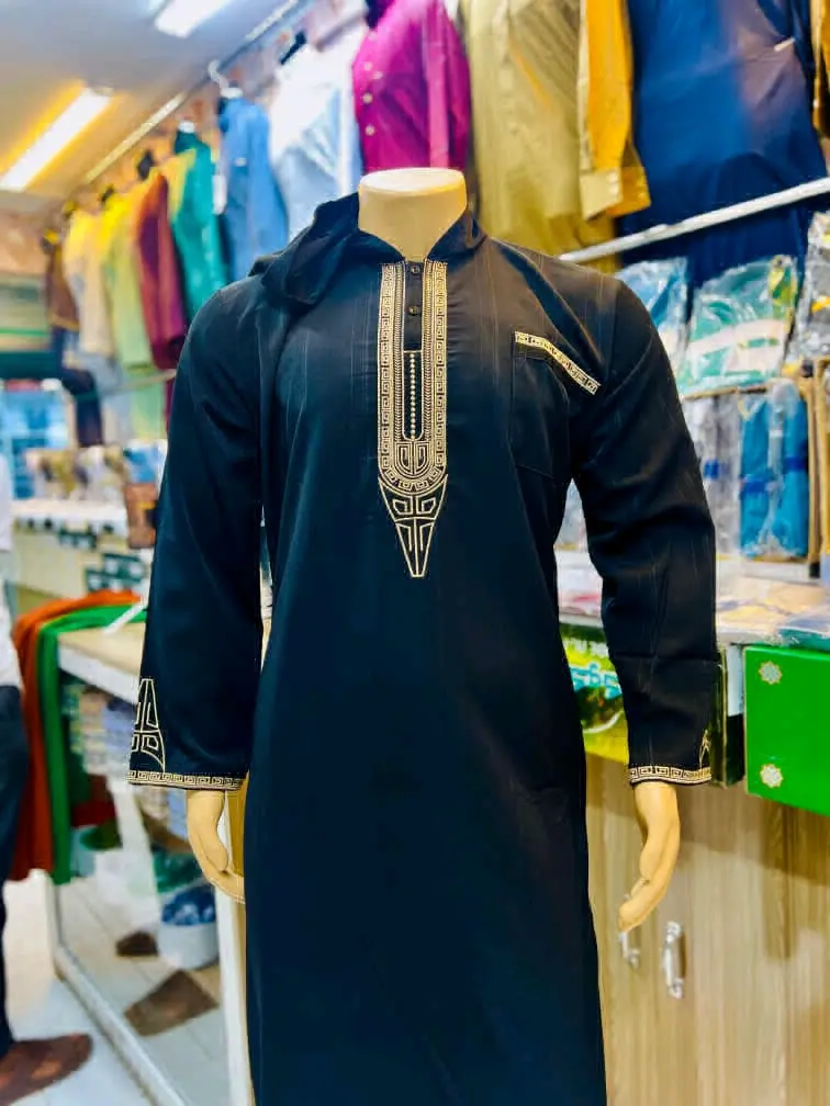 Kanzu Nyeusi na Mavazi ya Kiislamu