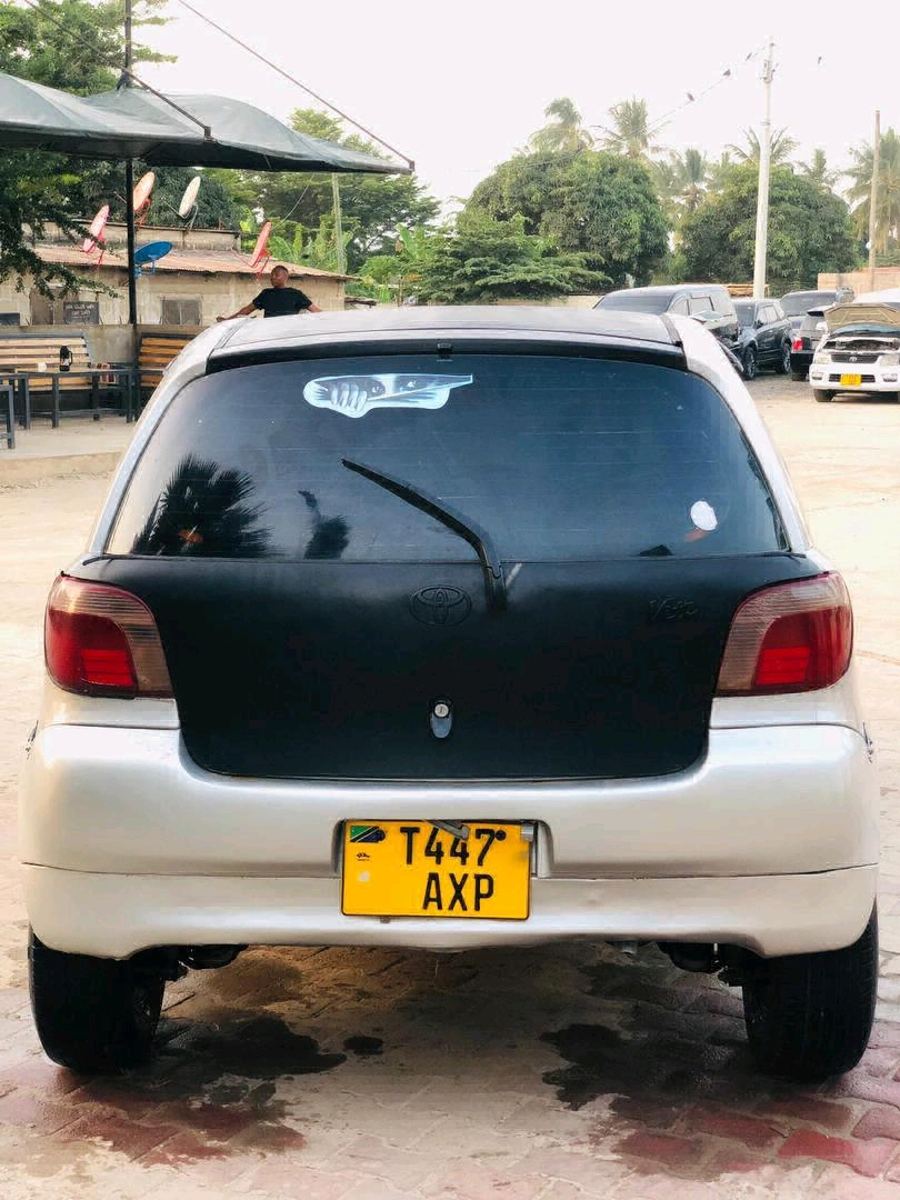 Toyota Vitz Old Model (Rangi ya Fedha) thumbnail 6