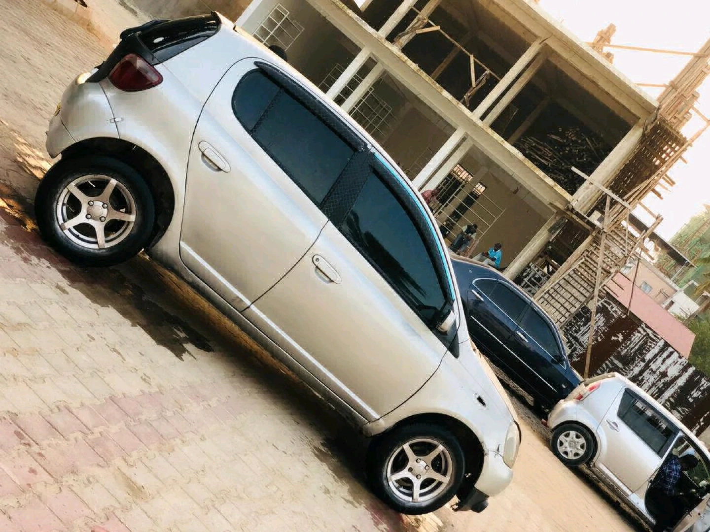 Toyota Vitz Old Model (Rangi ya Fedha) thumbnail 7