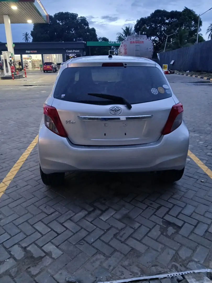 Toyota Vitz 1NR (1263cc) thumbnail 2