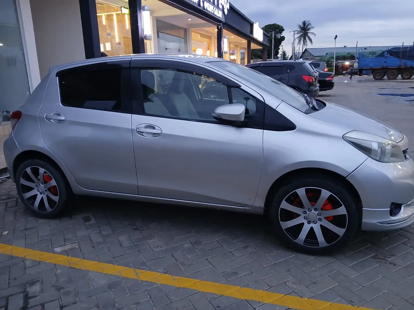 Toyota Vitz 1NR (1263cc) thumbnail 4