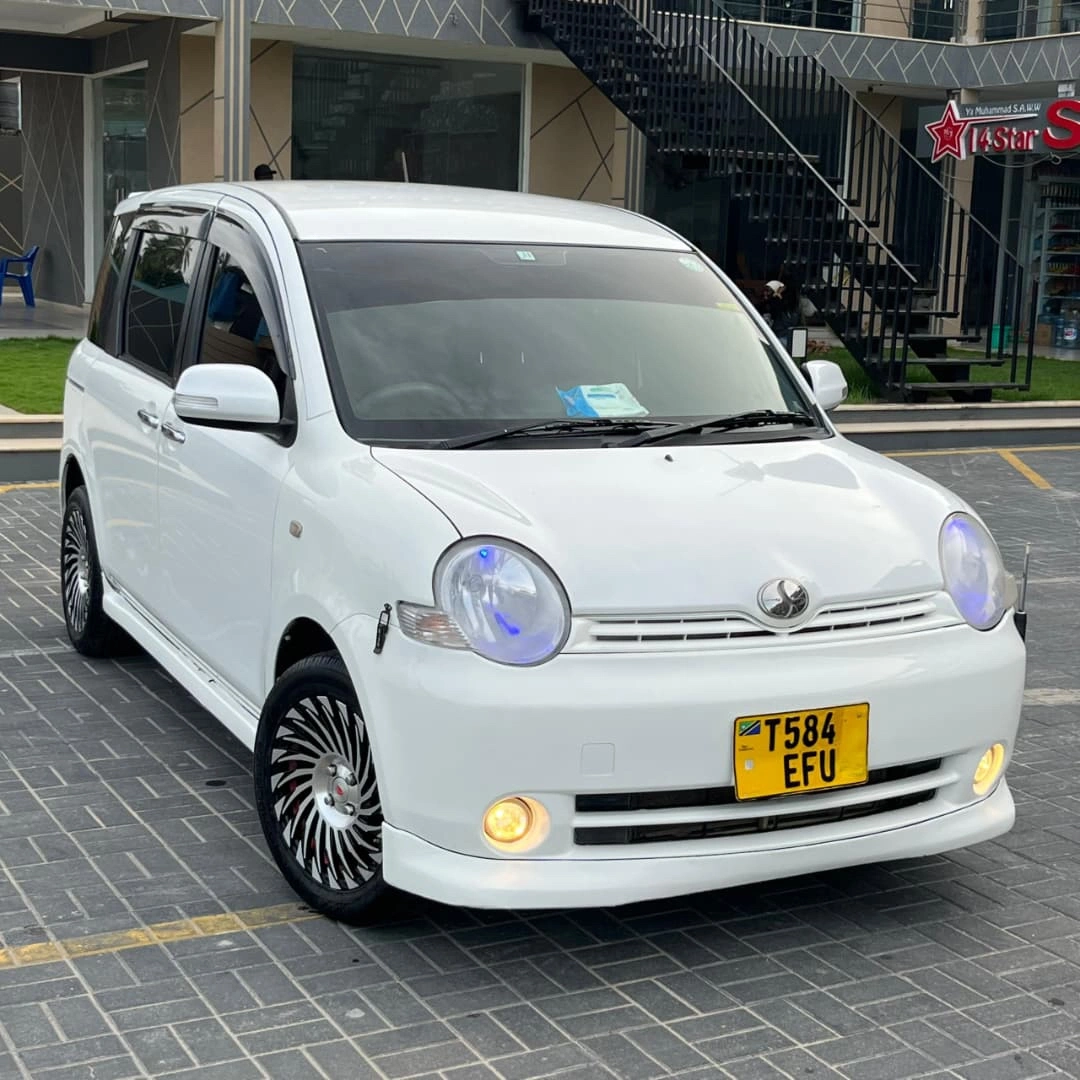 Toyota Sienta Minivan 2005 Automatic