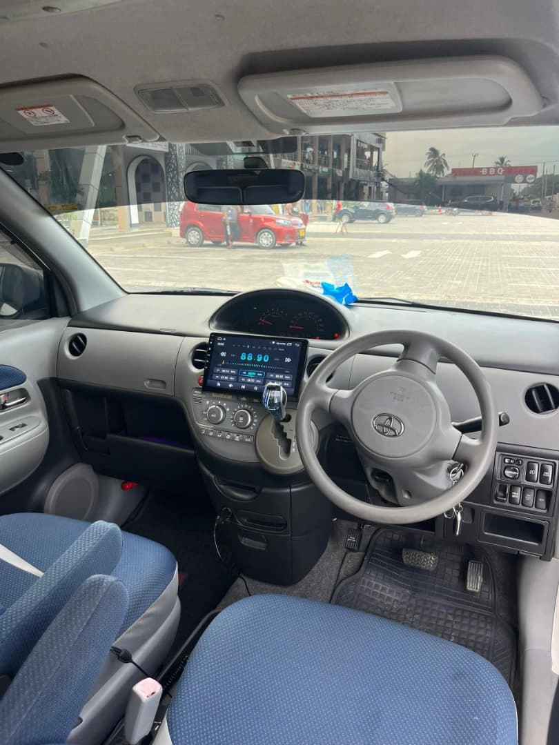 Toyota Sienta Minivan 2005 Automatic thumbnail 2