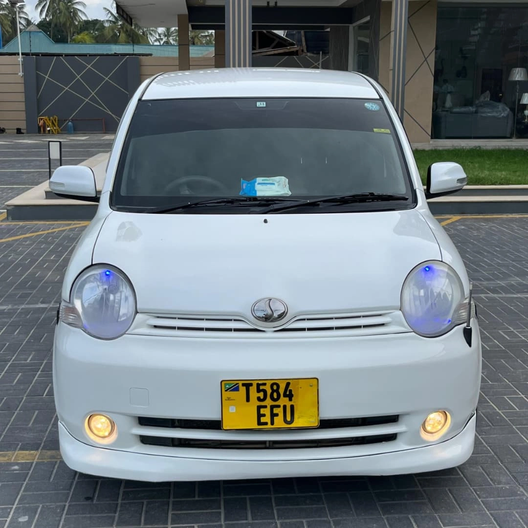 Toyota Sienta Minivan 2005 Automatic thumbnail 5