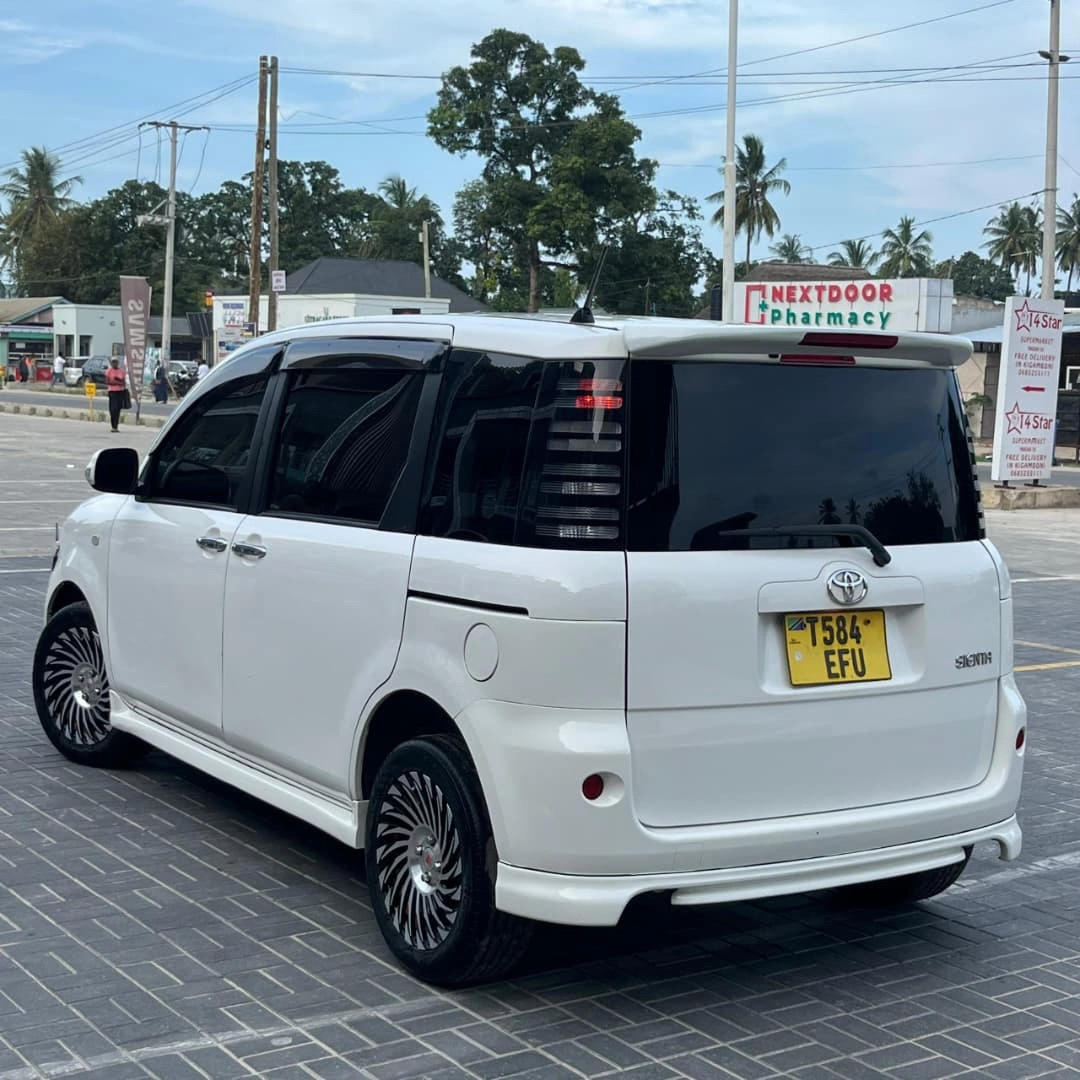 Toyota Sienta Minivan 2005 Automatic thumbnail 6