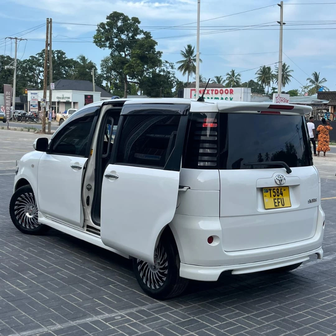 Toyota Sienta Minivan 2005 Automatic thumbnail 7