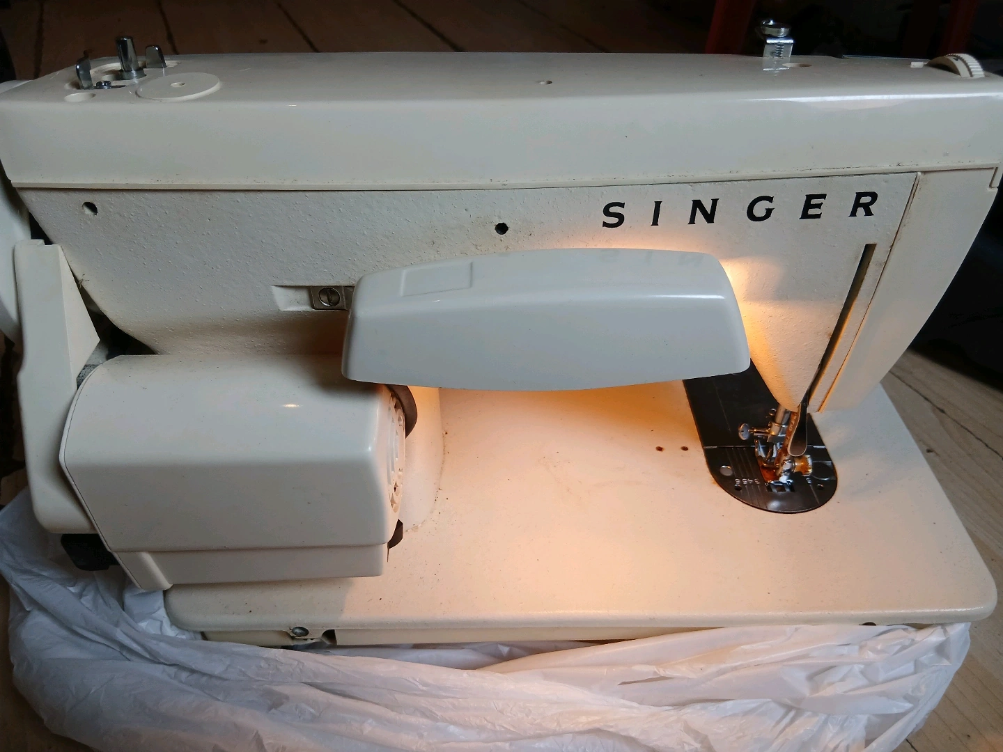 Singer Sewing Machine (Fully Working)