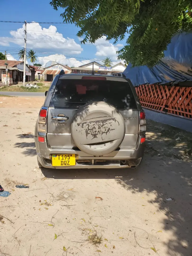 Suzuki Escudo (Vitara) SUV thumbnail 3