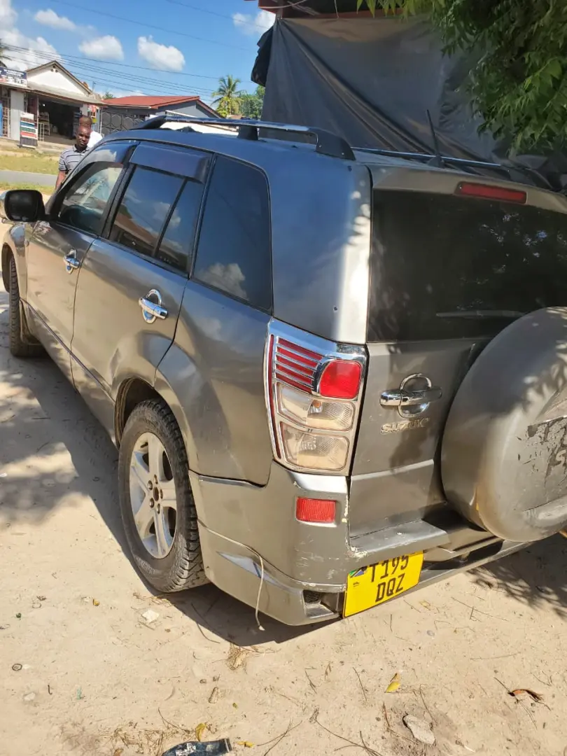 Suzuki Escudo (Vitara) SUV thumbnail 4