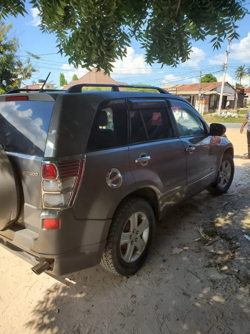 Suzuki Escudo (Vitara) SUV thumbnail 7