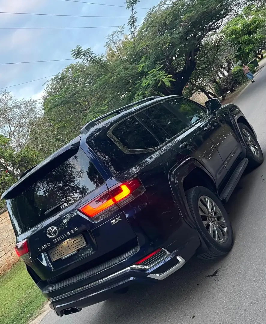 2023 Toyota Land Cruiser ZX 3.3L Diesel thumbnail 3