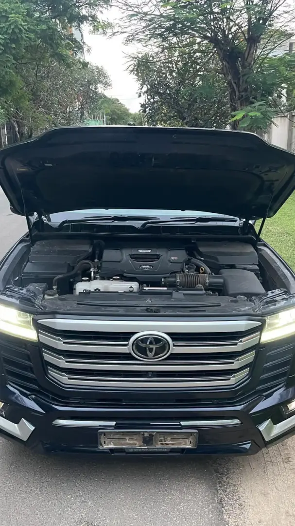 2023 Toyota Land Cruiser ZX 3.3L Diesel thumbnail 4
