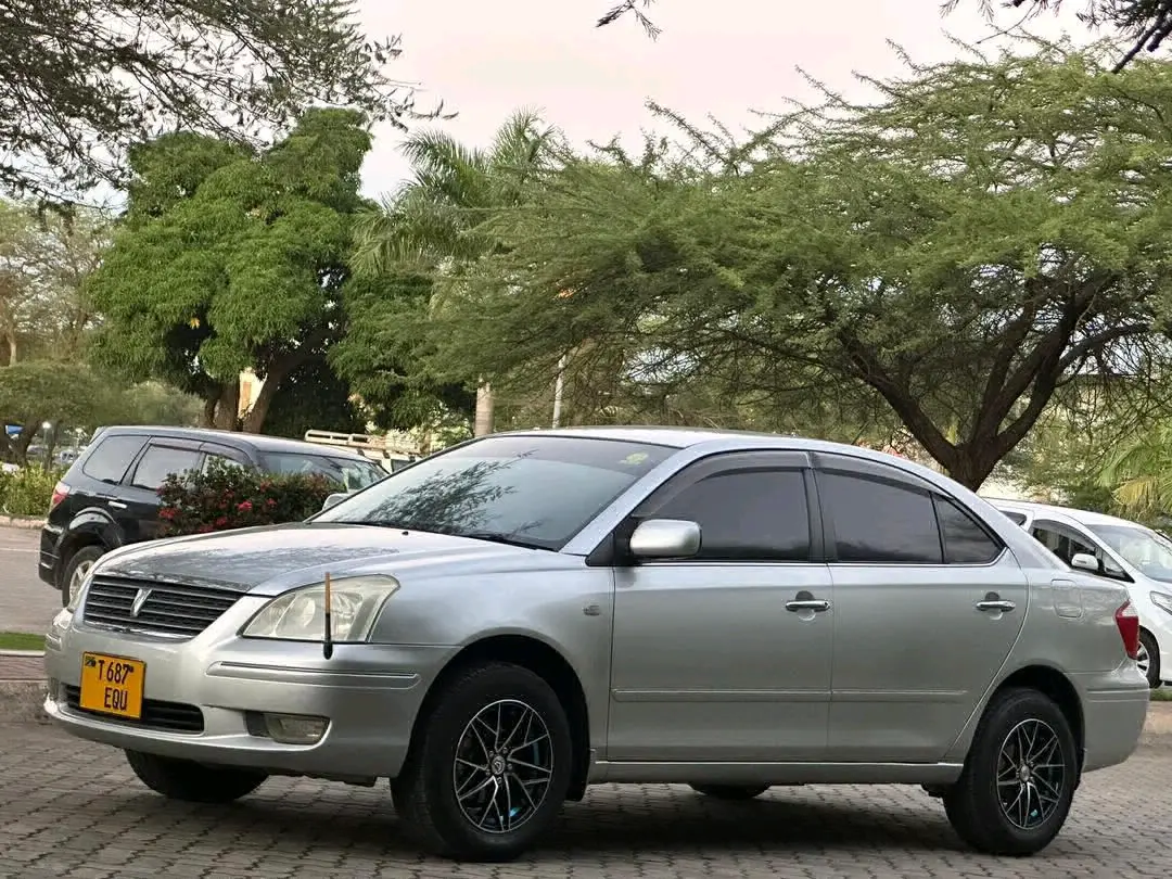 Silver Toyota Premio thumbnail 2