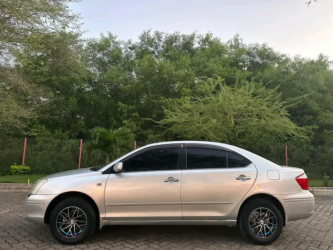 Silver Toyota Premio thumbnail 4
