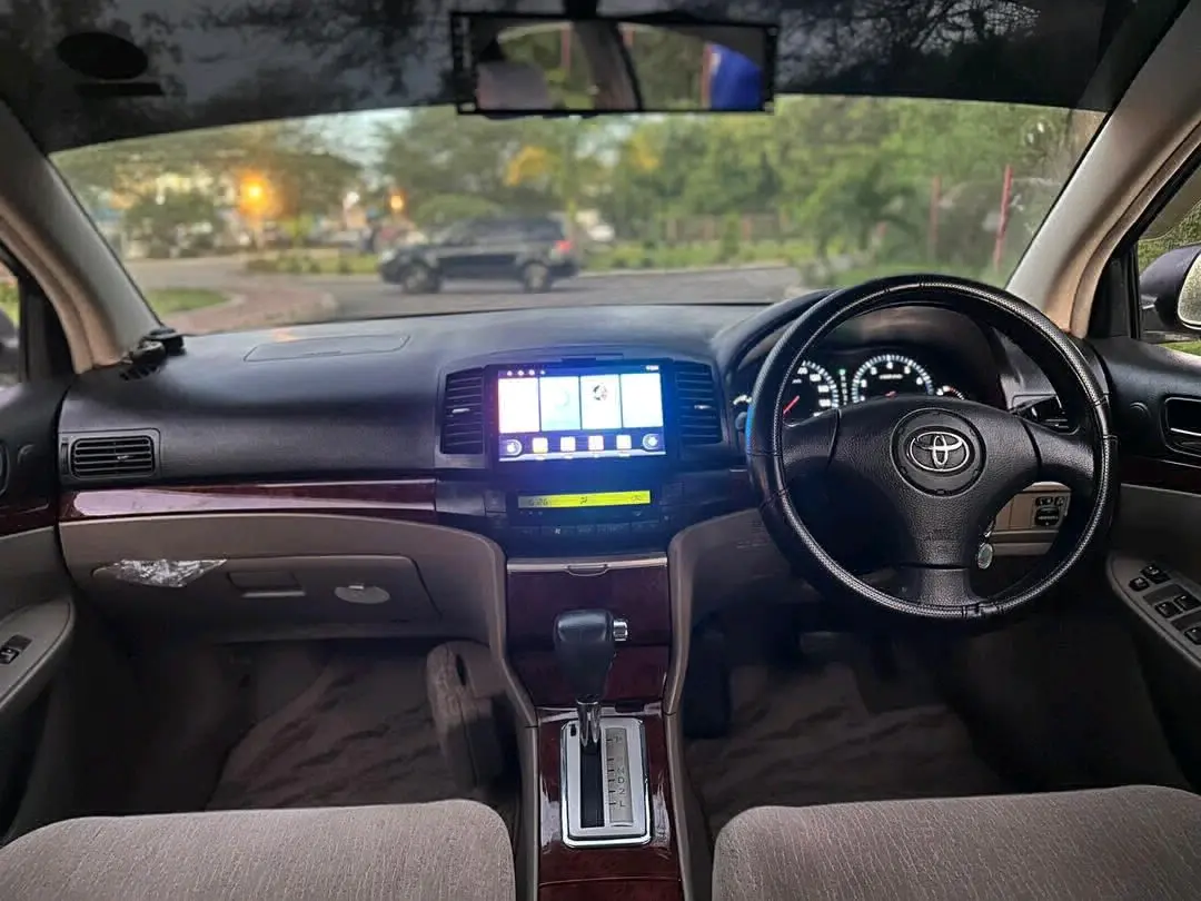 Silver Toyota Premio thumbnail 8