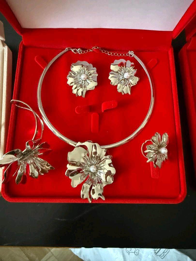 Best Quality Silver Floral Jewelry Set
