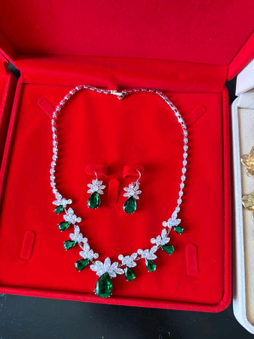 Best Quality Silver Floral Jewelry Set thumbnail 3