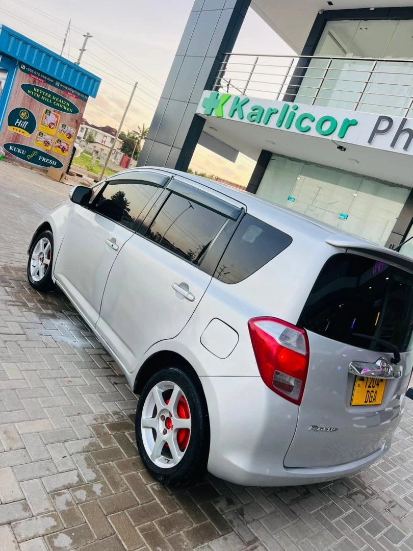Used Silver Toyota Ractis Hatchback 1490cc thumbnail 2