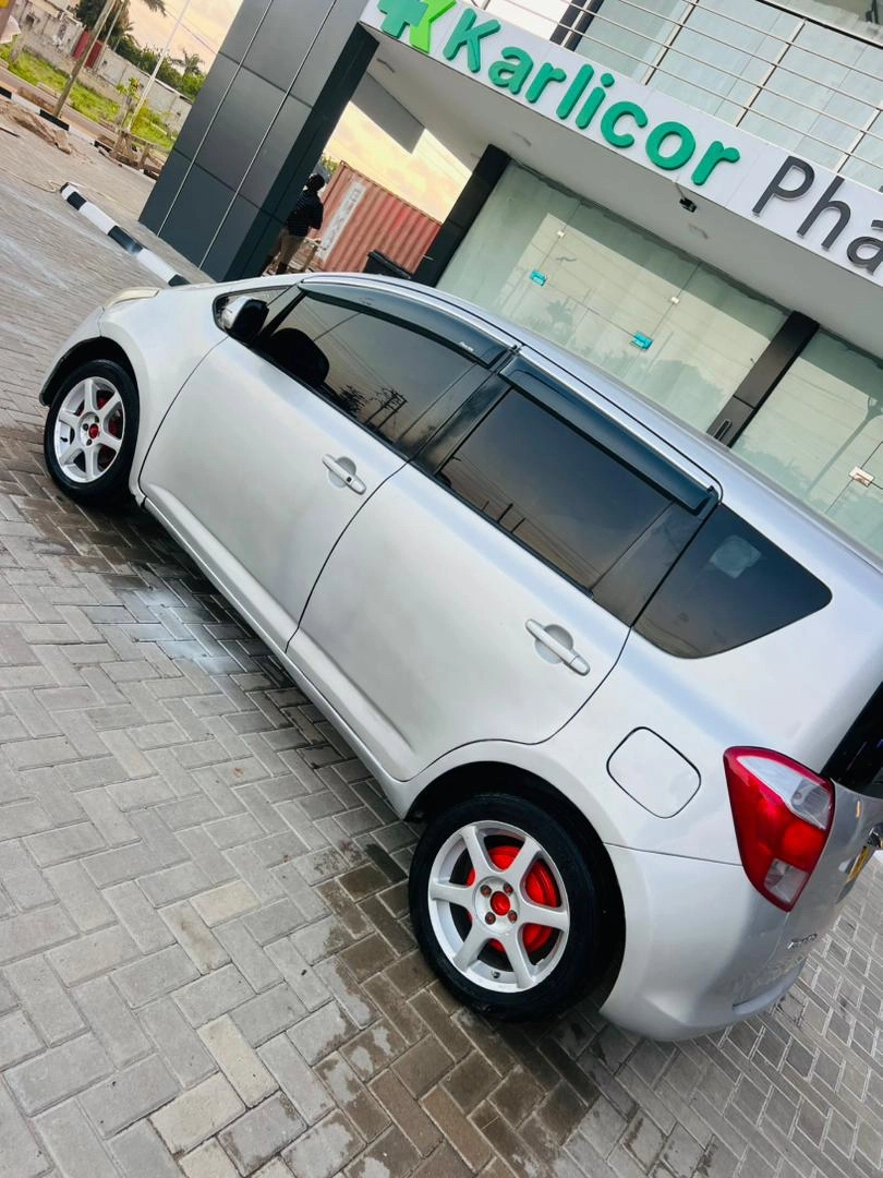 Used Silver Toyota Ractis Hatchback 1490cc thumbnail 6