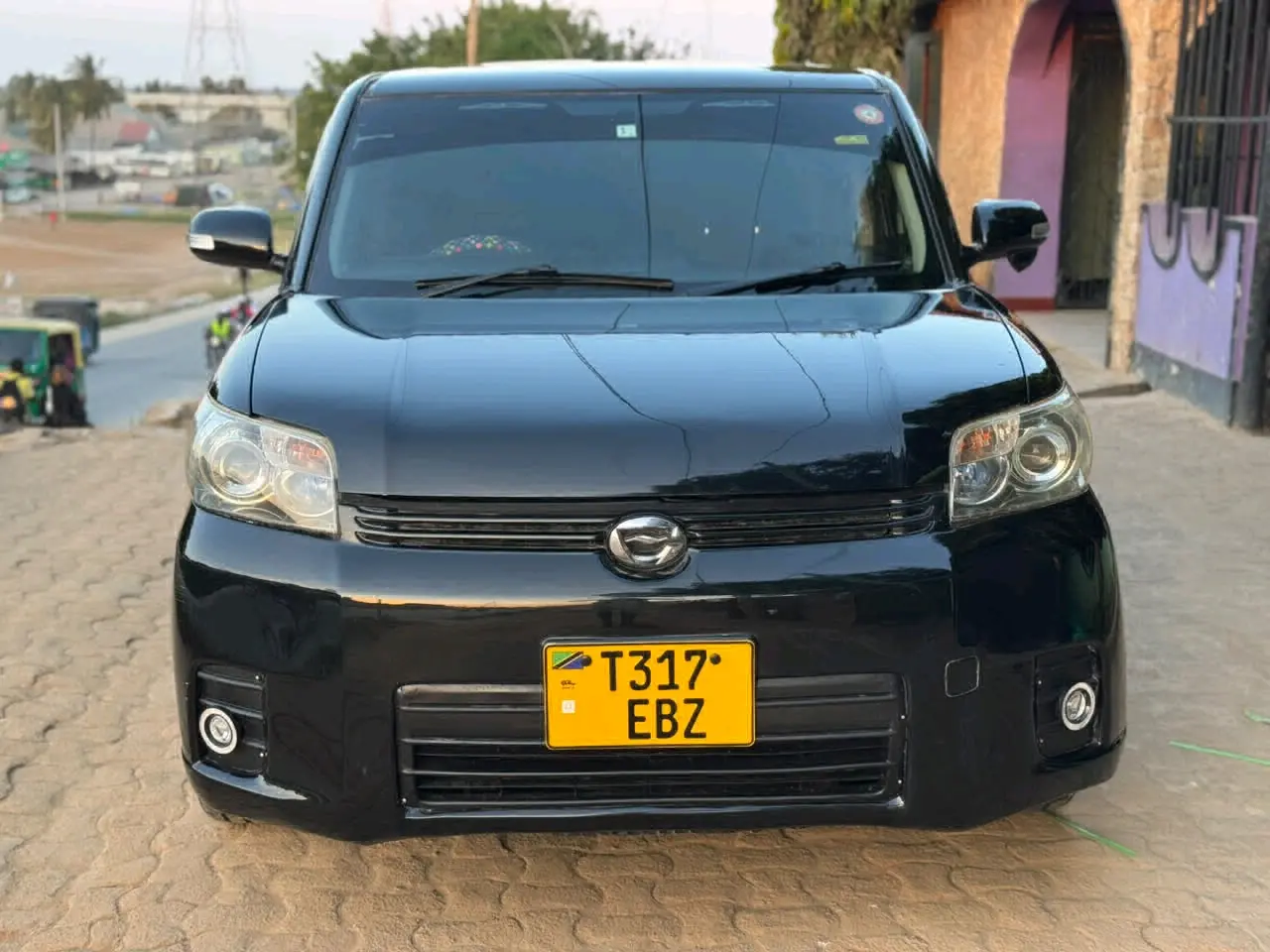 Toyota Rumion - Black