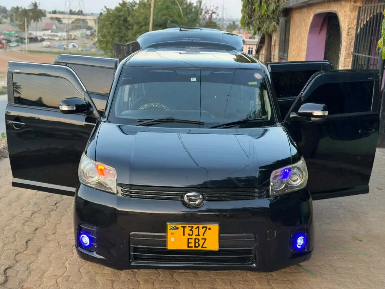 Toyota Rumion - Black thumbnail 2