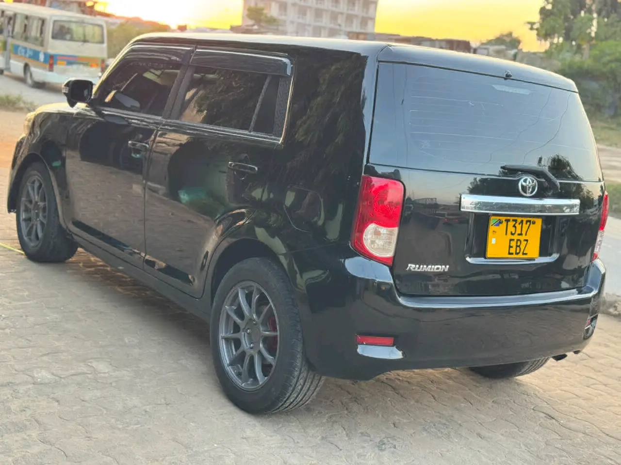 Toyota Rumion - Black thumbnail 6