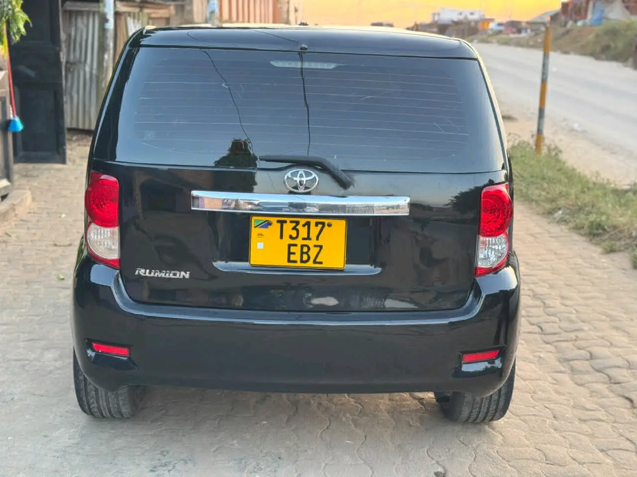 Toyota Rumion - Black thumbnail 7
