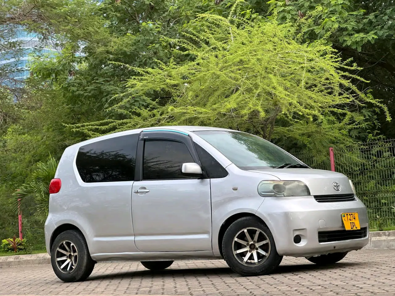 Toyota Porte 2004 Silver