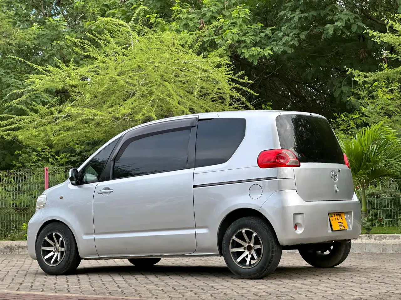 Toyota Porte 2004 Silver thumbnail 4