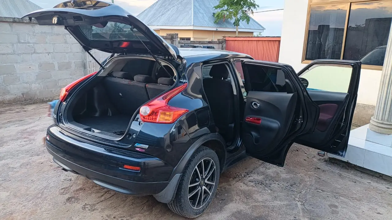 Nissan Juke 2012 Nyeusi (Black) thumbnail 4