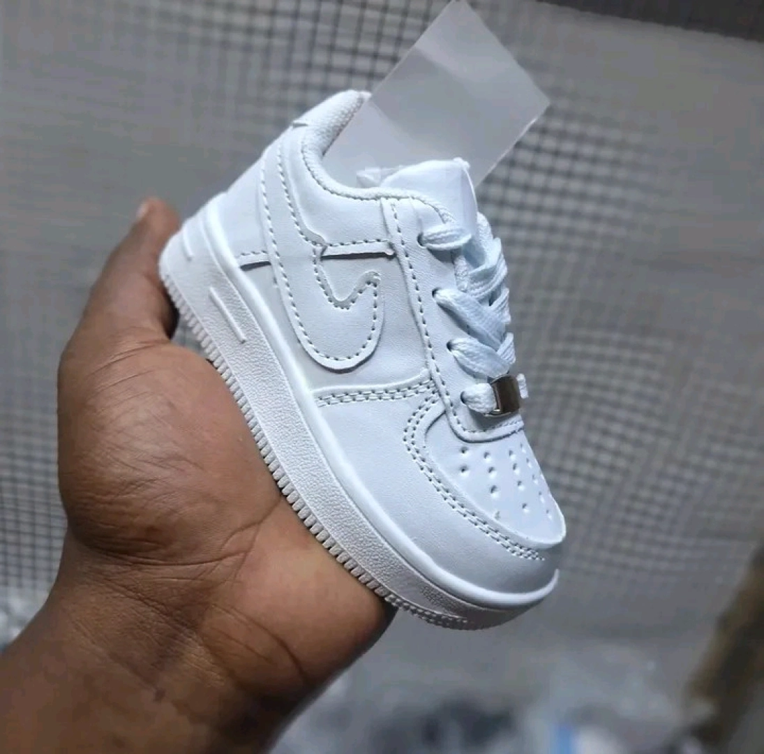 Kid's Black and White Toddler Sneakers thumbnail 2