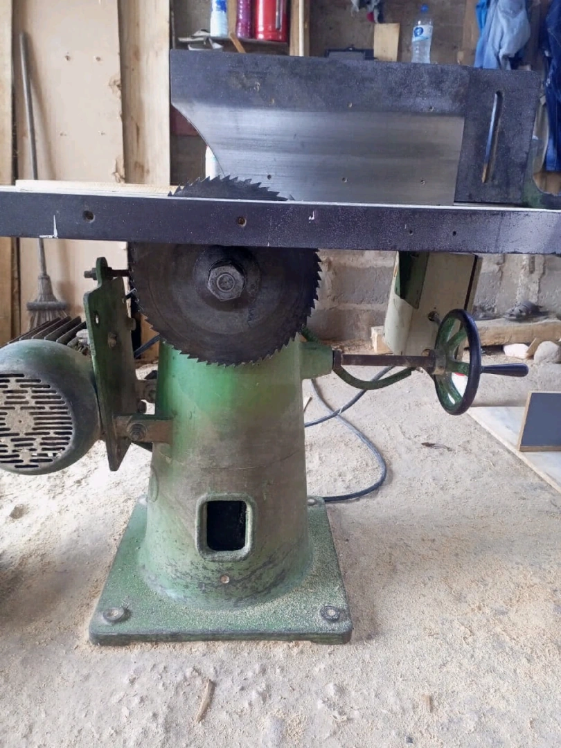 Heavy Duty German Wood Cutting Machine (26 inch) thumbnail 2