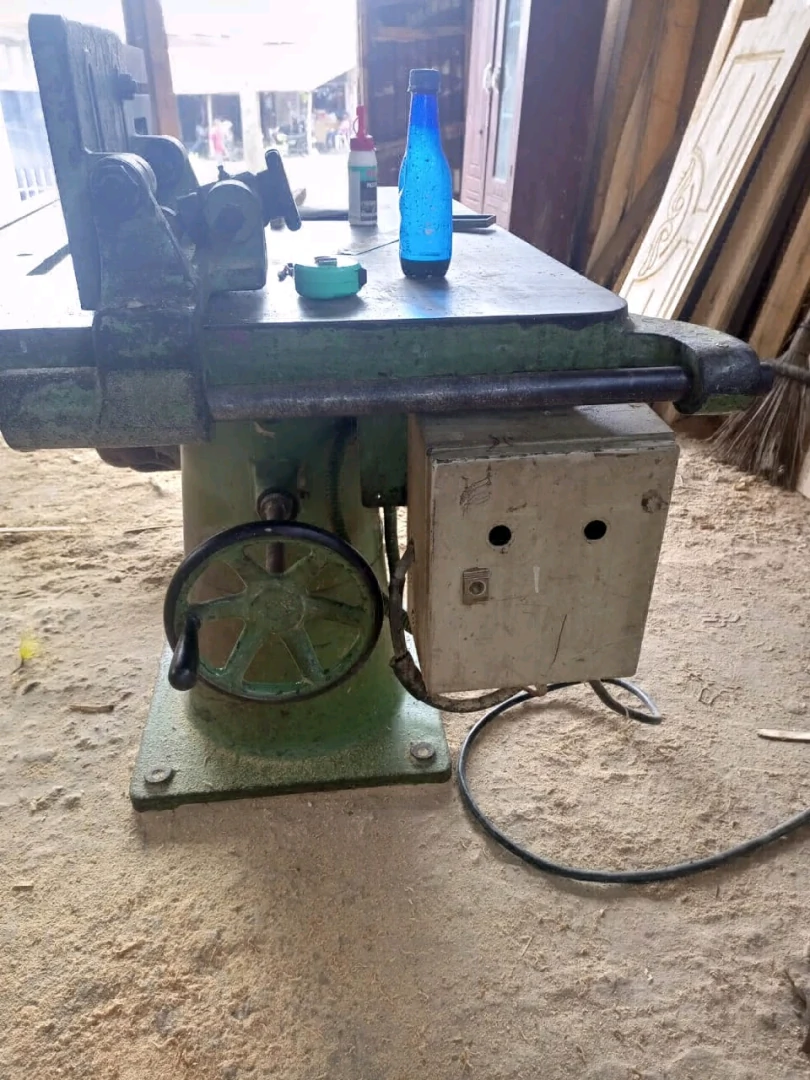 Heavy Duty German Wood Cutting Machine (26 inch) thumbnail 3