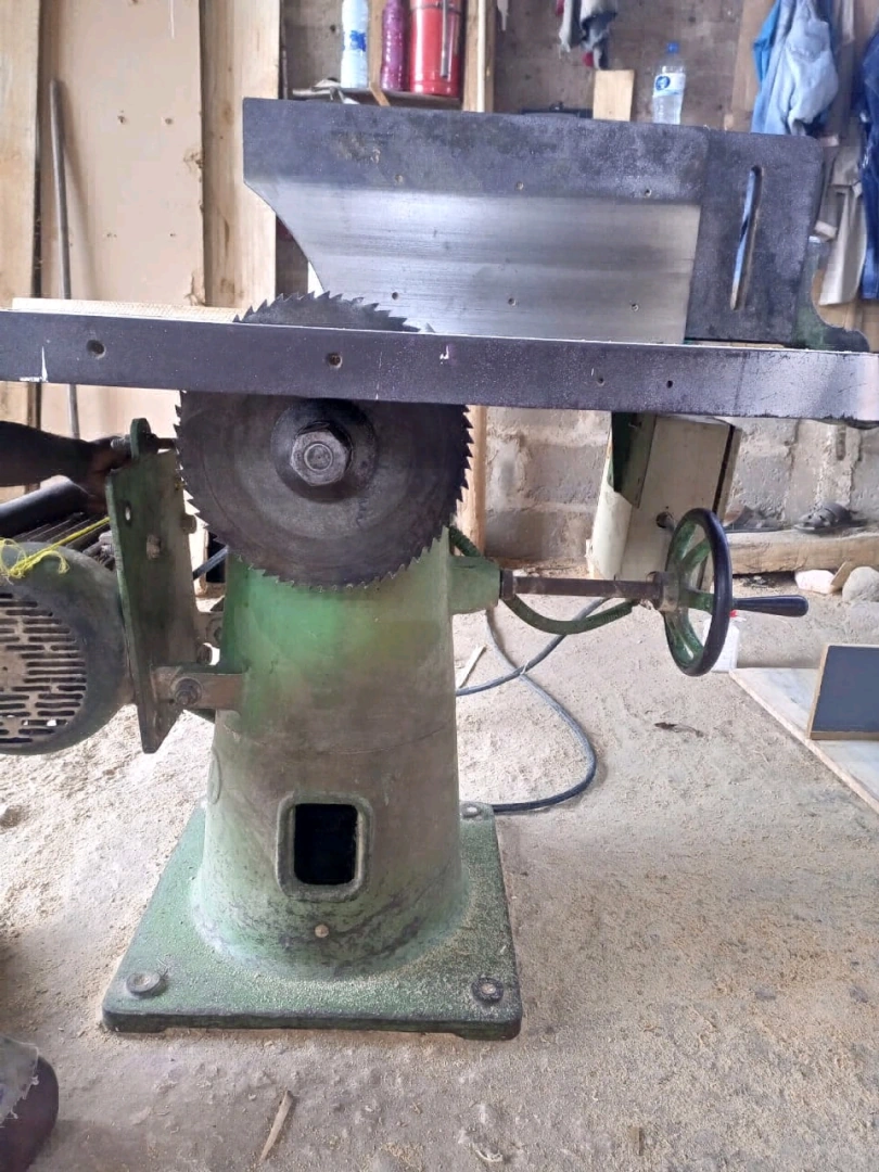 Heavy Duty German Wood Cutting Machine (26 inch) thumbnail 4