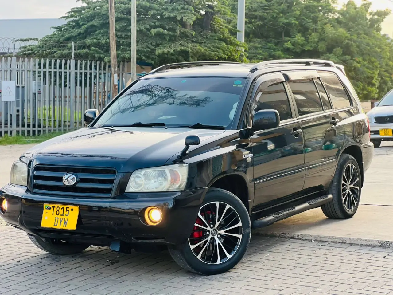 Toyota Kluger V 2006, Black, Low Mileage thumbnail 4