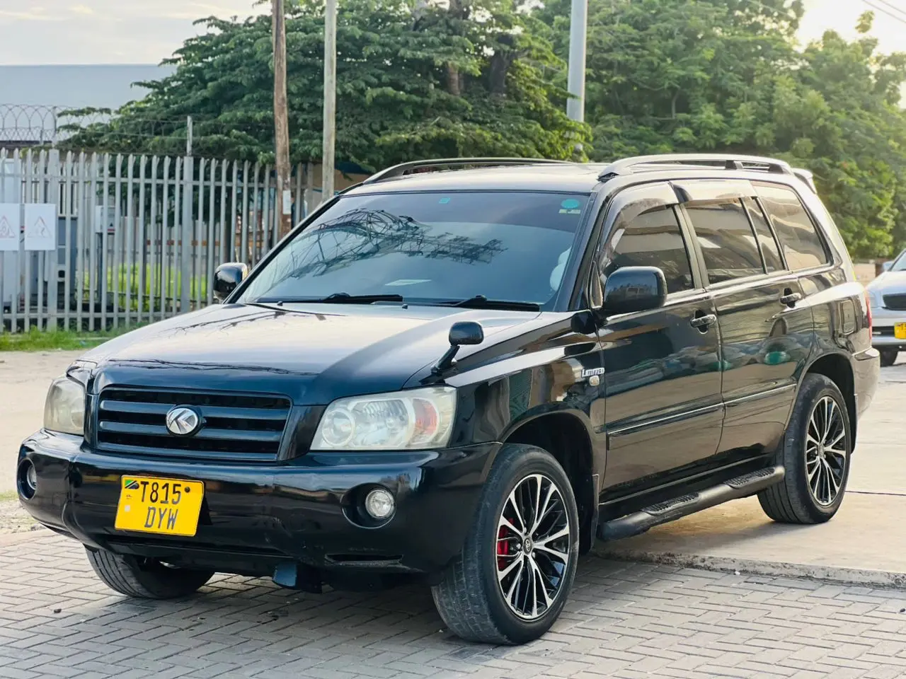 Toyota Kluger V 2006, Black, Low Mileage thumbnail 5