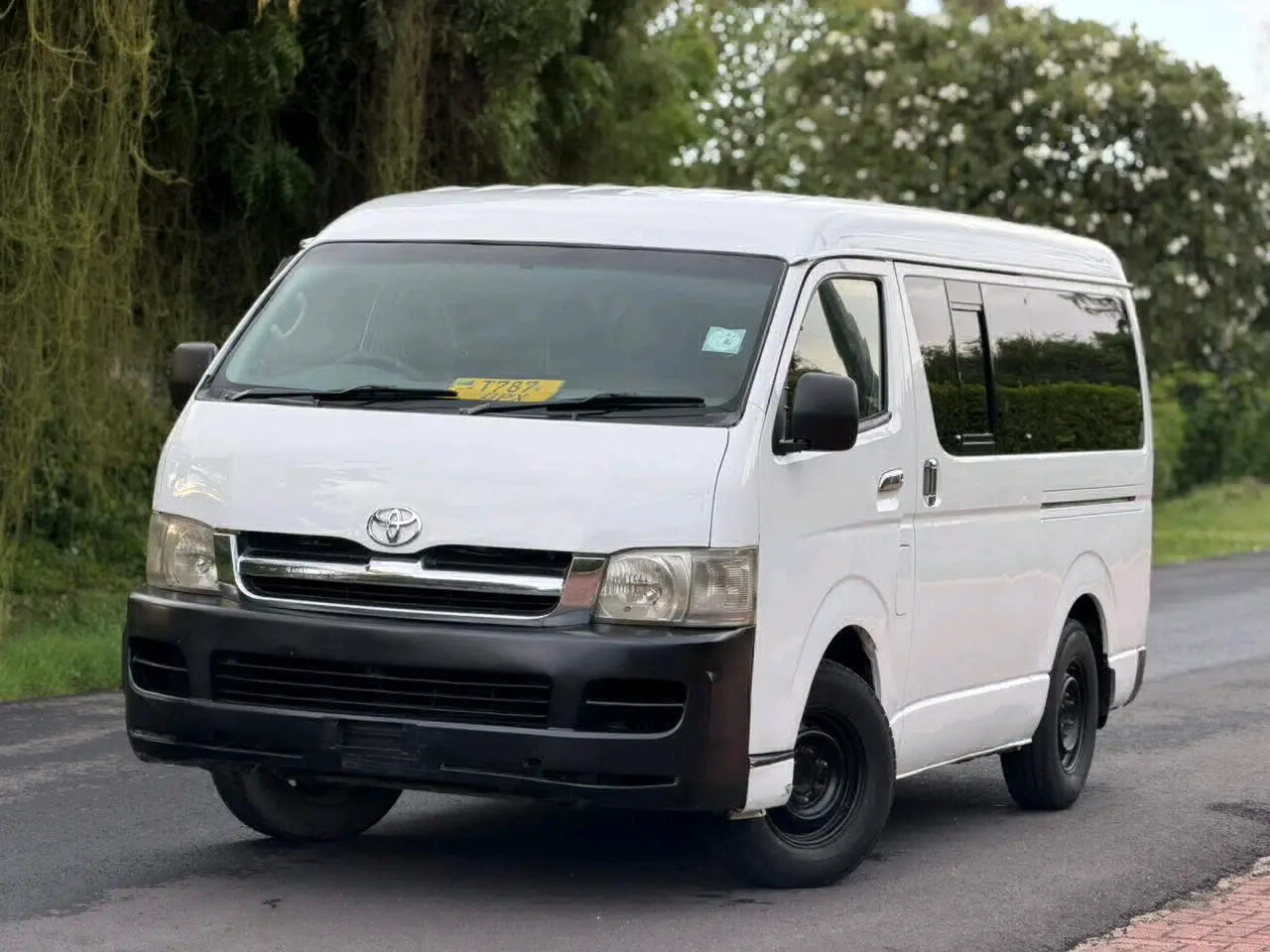 Toyota Hiace Quantum 2010 thumbnail 2