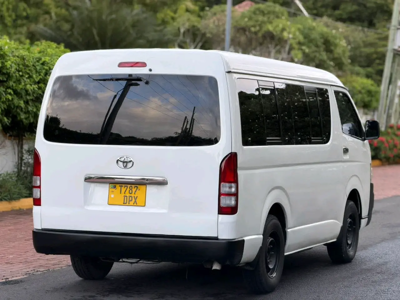 Toyota Hiace Quantum 2010 thumbnail 4