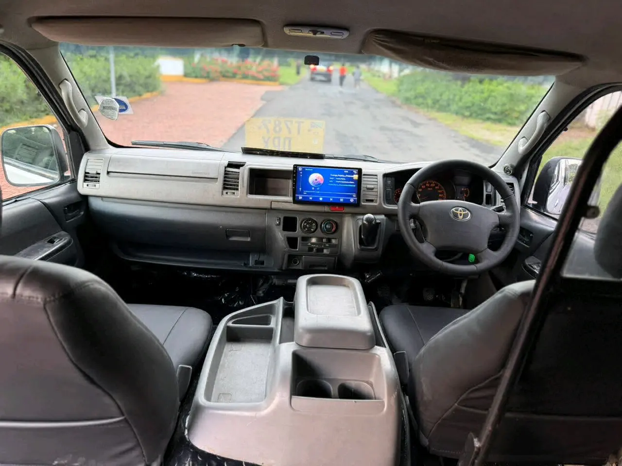 Toyota Hiace Quantum 2010 thumbnail 5