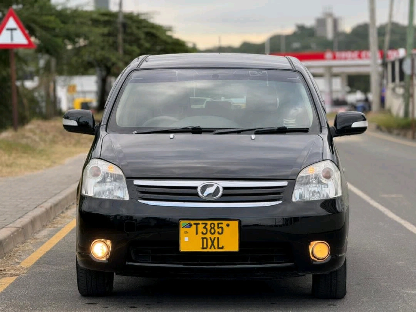 Toyota Raum 2011 Mini-Van 1490cc